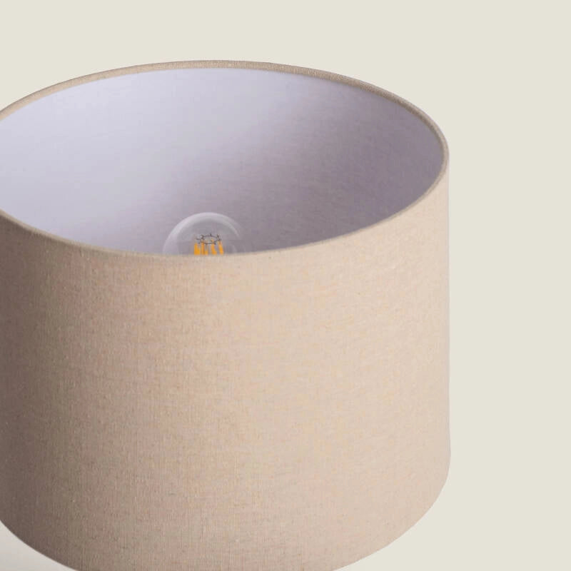 LÁMPARA DE MESA COLECCIÓN SAMOA R, ELABORADA A MANO CON CERÁMICA. Lámpara Mesa Samoa R: cerámica moldeada a mano. Colores negro y beige. Crea ambiente acogedor y sofisticado en salones o dormitorios.
