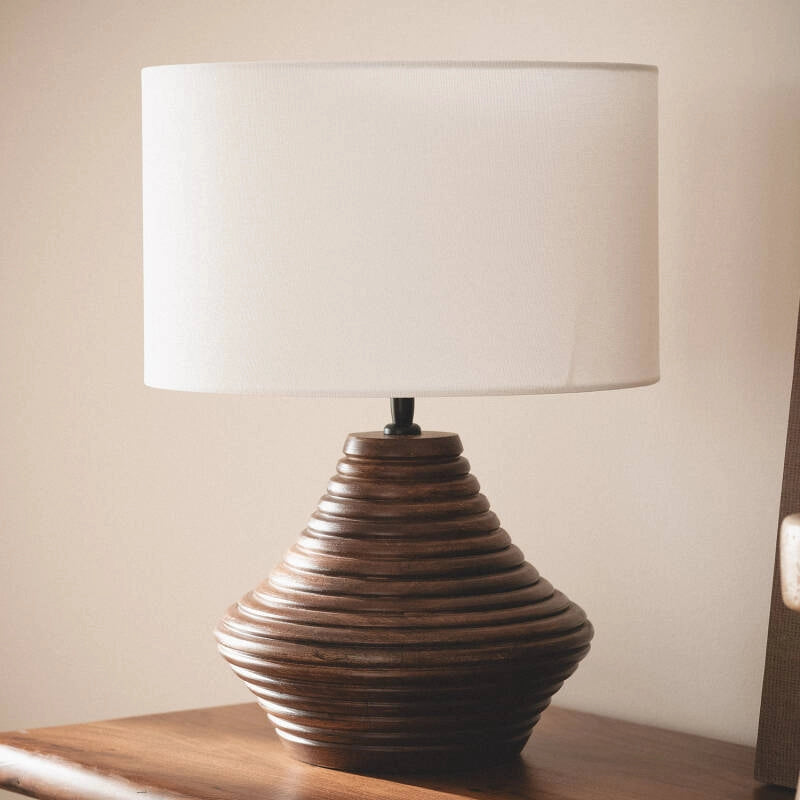 LÁMPARA DE MESA COLECCIÓN SALOMÓN R, ELABORADA CON MADERA DE MANGO NATURAL. Lámpara Mesa Salomón R: madera de mango natural de alta calidad. Diseño elegante y moderno. Crea ambientes cálidos y agradables. Luz suave adaptable con E27.