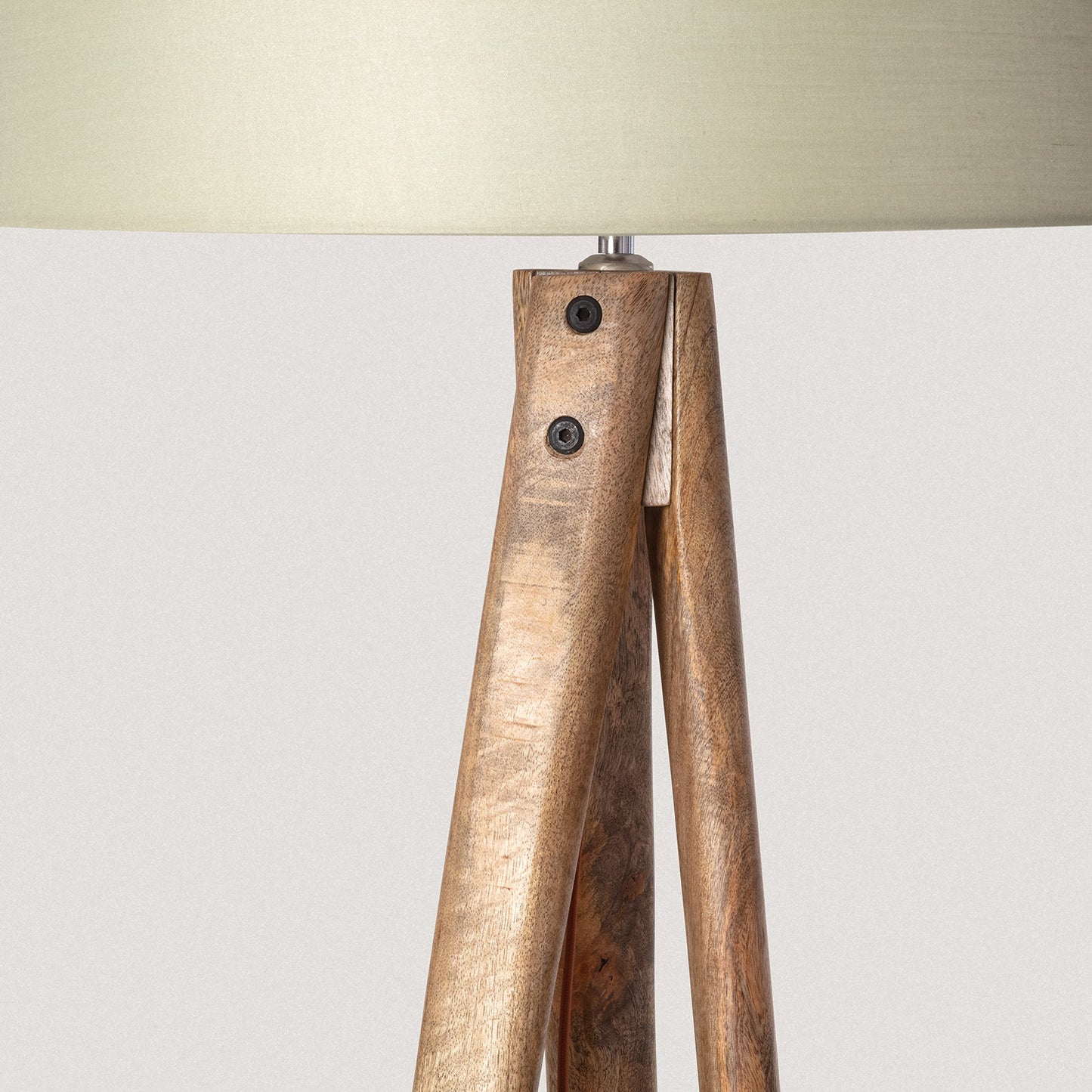 Lámpara de Pie Mena en Madera de Mango Natural | Elegancia