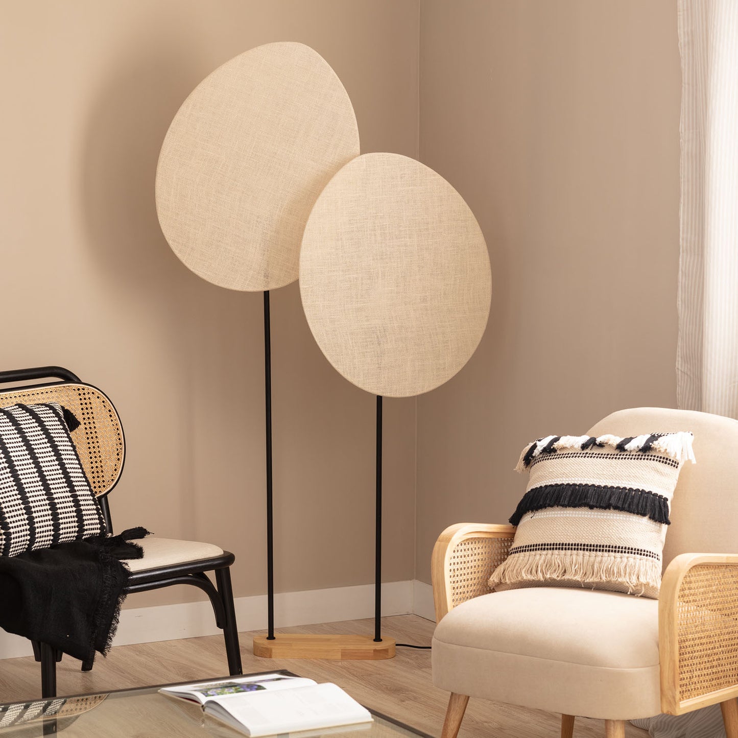 Lámpara de Pie Elli Metal y Tela – Elegancia y Estilo