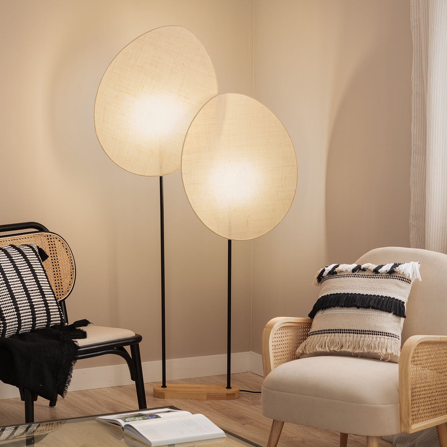 Lámpara de Pie Elli Metal y Tela – Elegancia y Estilo