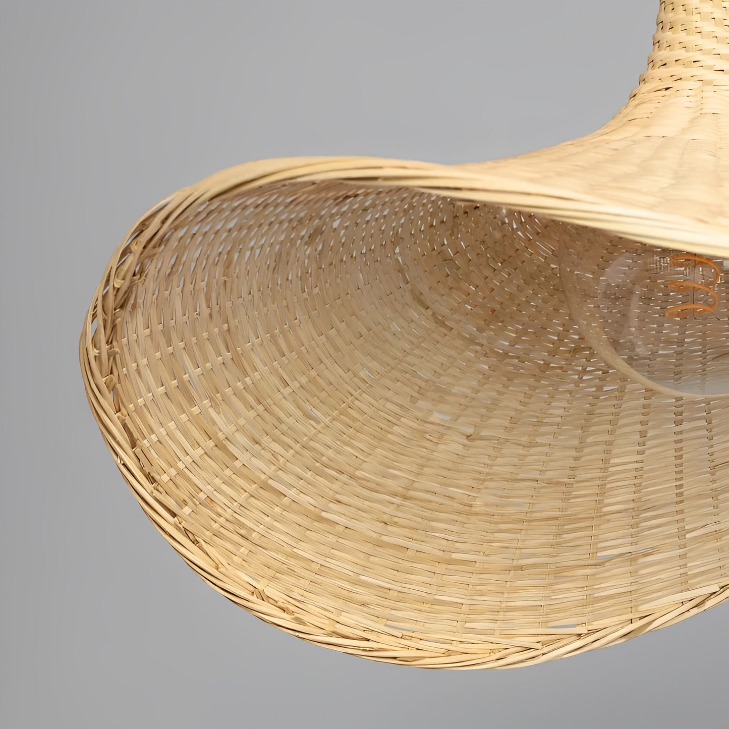 LÁMPARA COLGANTE BIMBISARA, ELABORADA A MANO CON BAMBÚ NATURAL