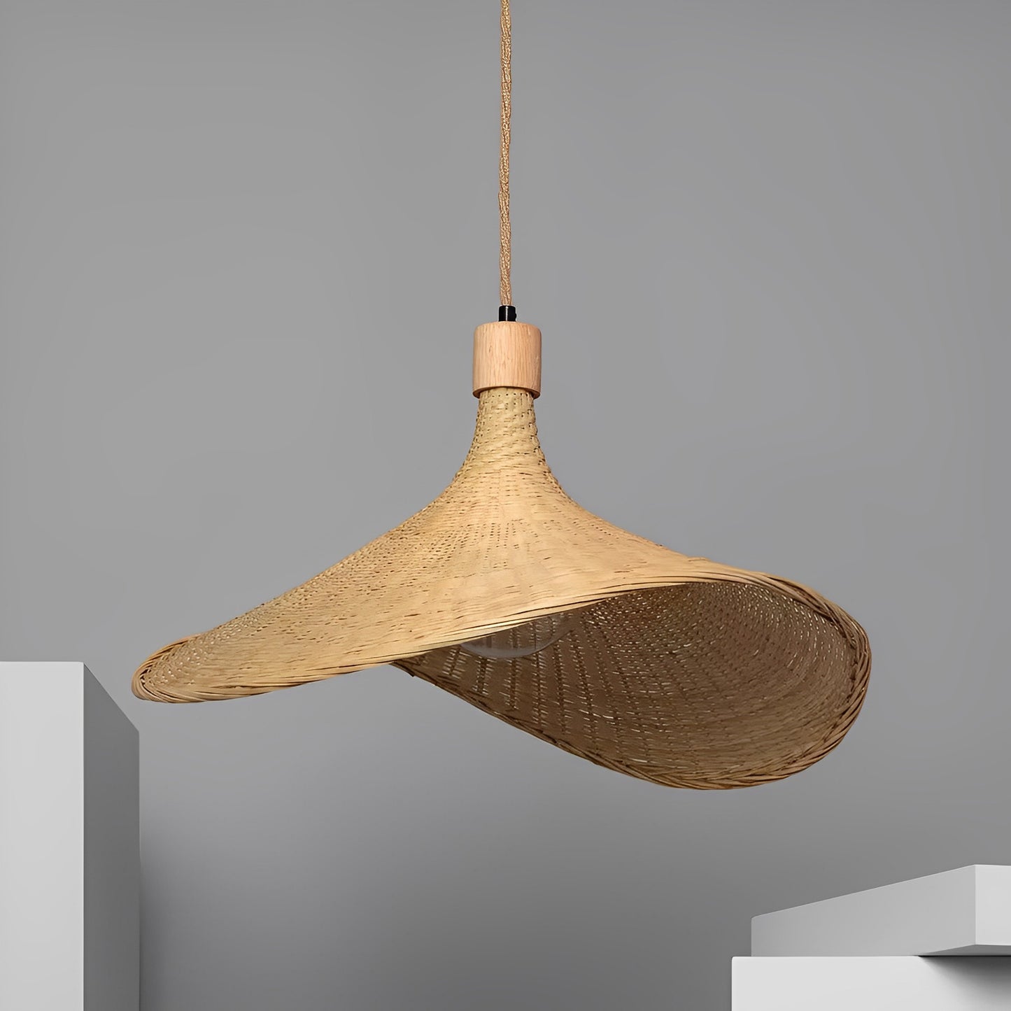 LÁMPARA COLGANTE BIMBISARA, ELABORADA A MANO CON BAMBÚ NATURAL