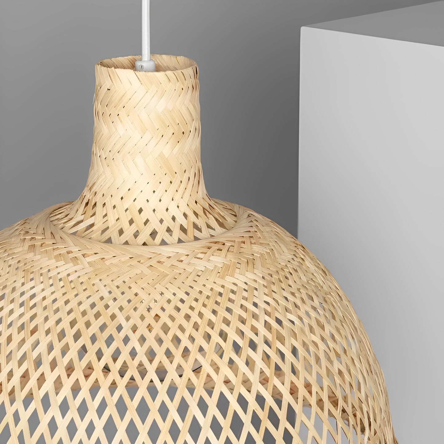 LÁMPARA COLGANTE NORBU, ELABORADA A MANO CON BAMBÚ NATURAL