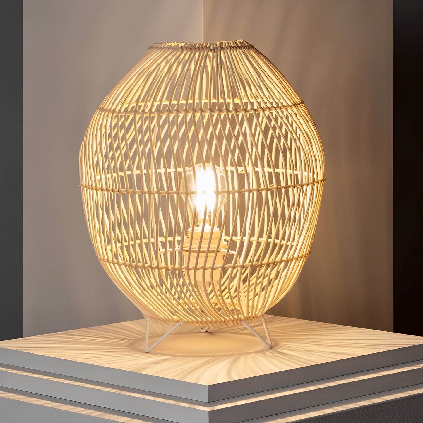 Lámpara de Mesa Adiratna de Mimbre Natural Artesanal