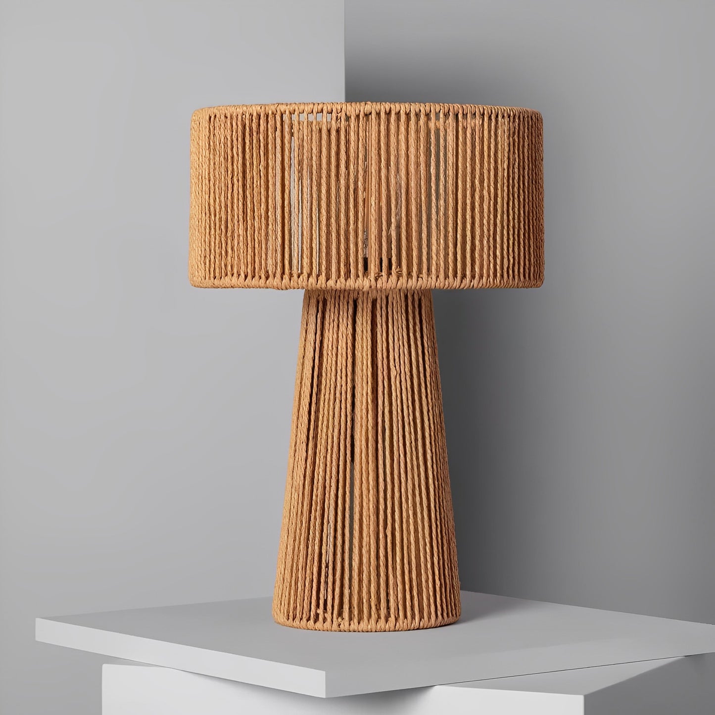 LÁMPARA DE MESA COLECCIÓN KARMA, ELABORADA A MANO CON PAPEL TRENZADO