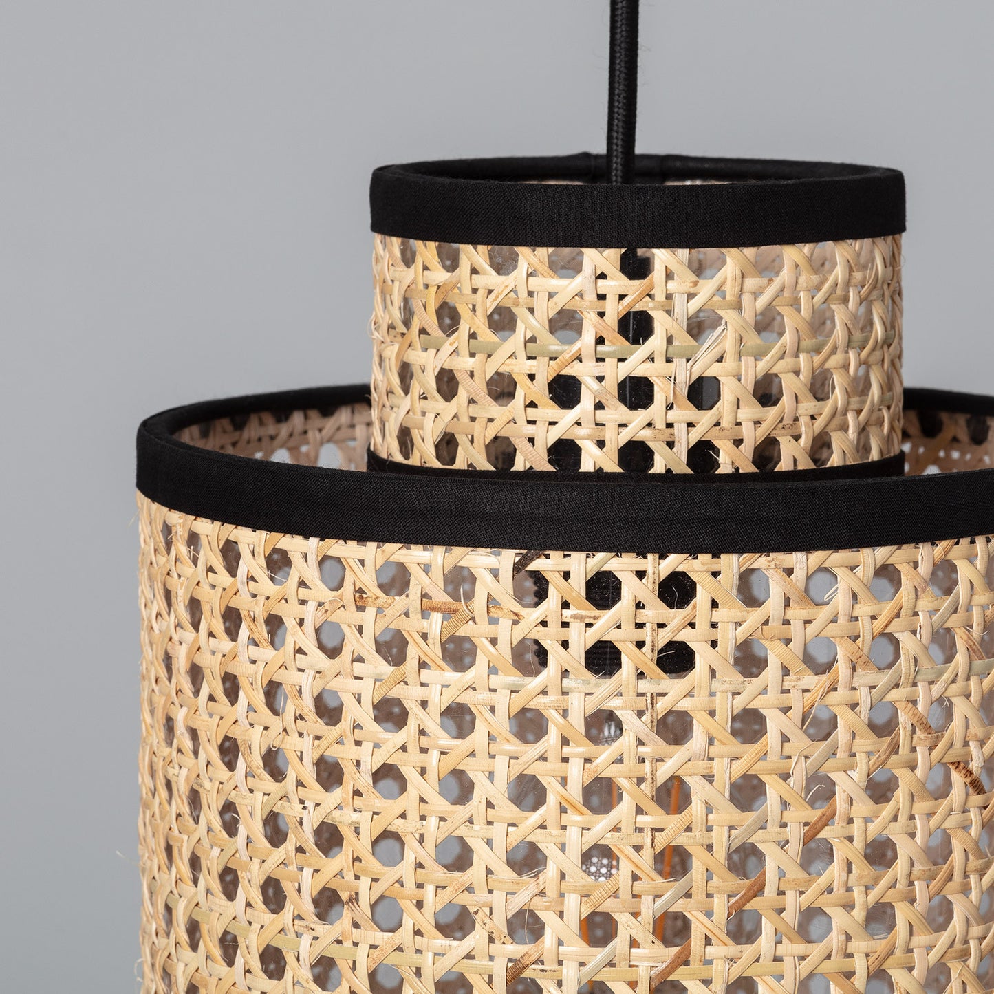 LÁMPARA COLGANTE COLECCIÓN CITRA, ELABORADA A MANO CON RATÁN NATURAL