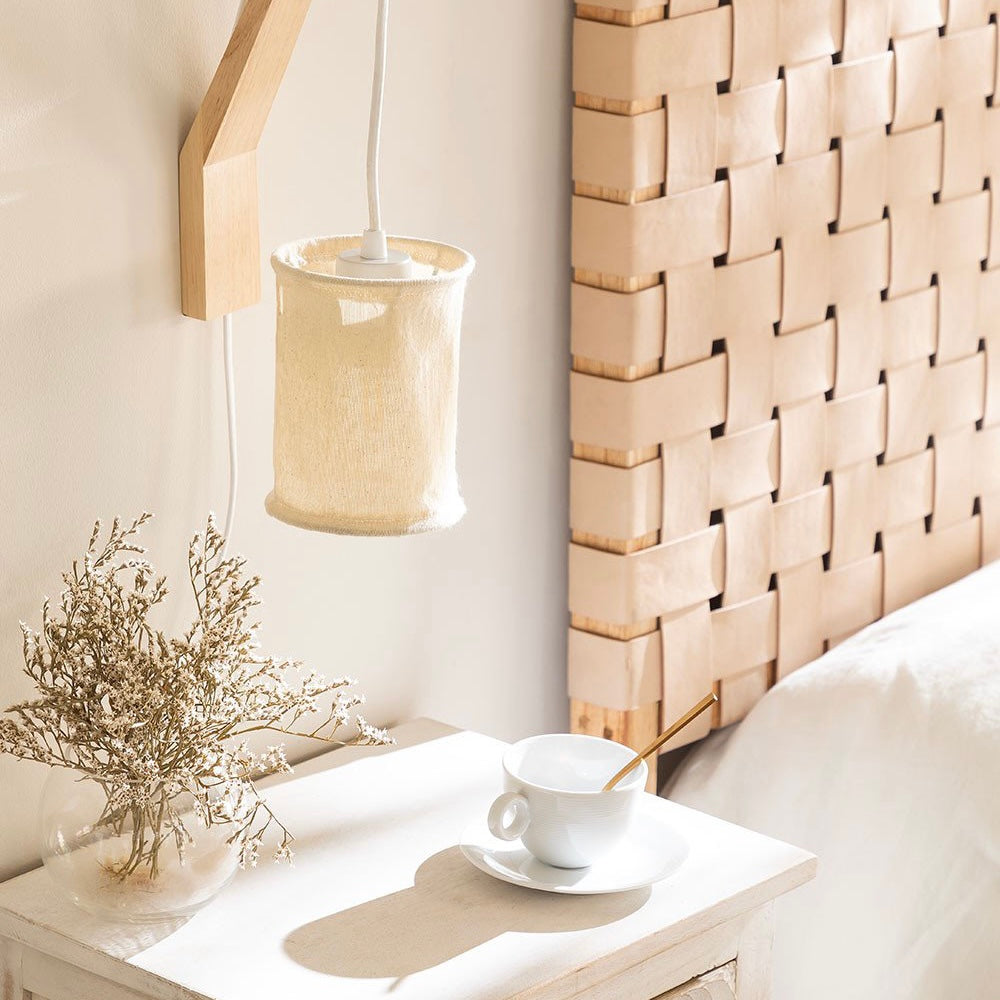 LÁMPARA DE PARED COLECCIÓN ASYA, ELABORADA CON MADERA Y TEXTIL
