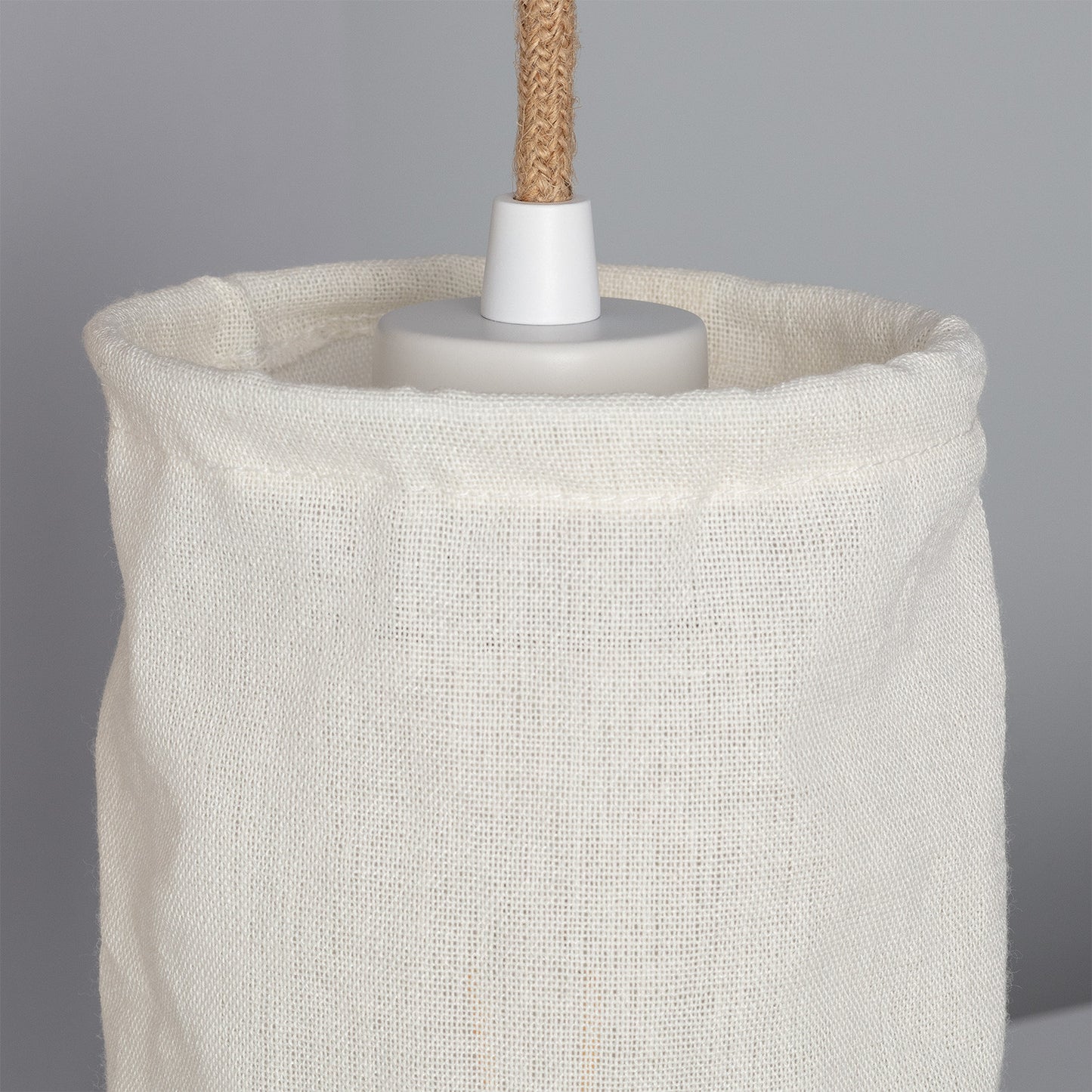 LÁMPARA DE PARED COLECCIÓN ASYA, ELABORADA CON MADERA Y TEXTIL
