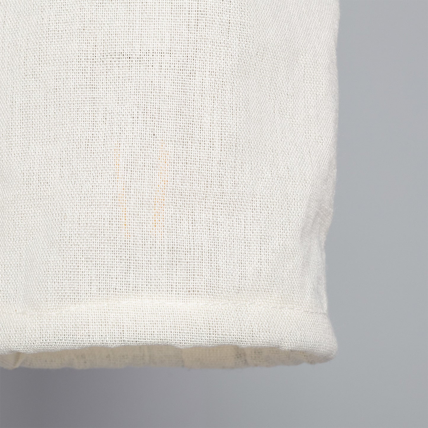 LÁMPARA DE PARED COLECCIÓN ASYA, ELABORADA CON MADERA Y TEXTIL