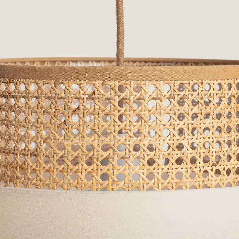 LÁMPARA COLGANTE COLECCIÓN AMIA, ELABORADA A MANO CON RATÁN NATURAL.