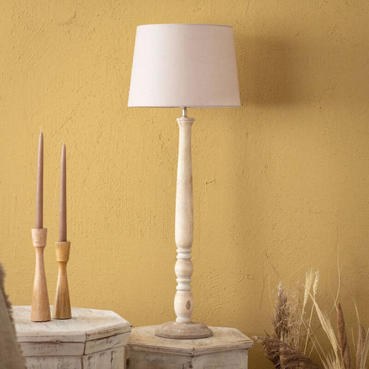 LÁMPARA DE MESA WIMAR, ELABORADA A MANO CON MADERA DE MANGO NATURAL.