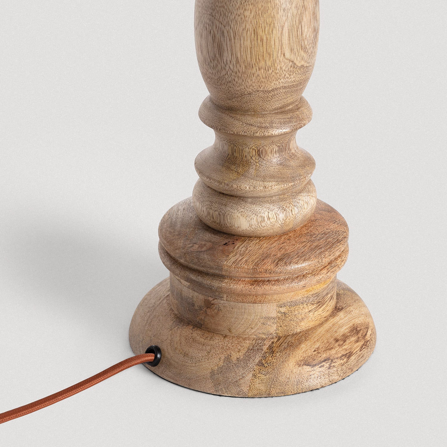 LÁMPARA DE MESA COLECCIÓN MENA, ELABORADA CON MADERA
