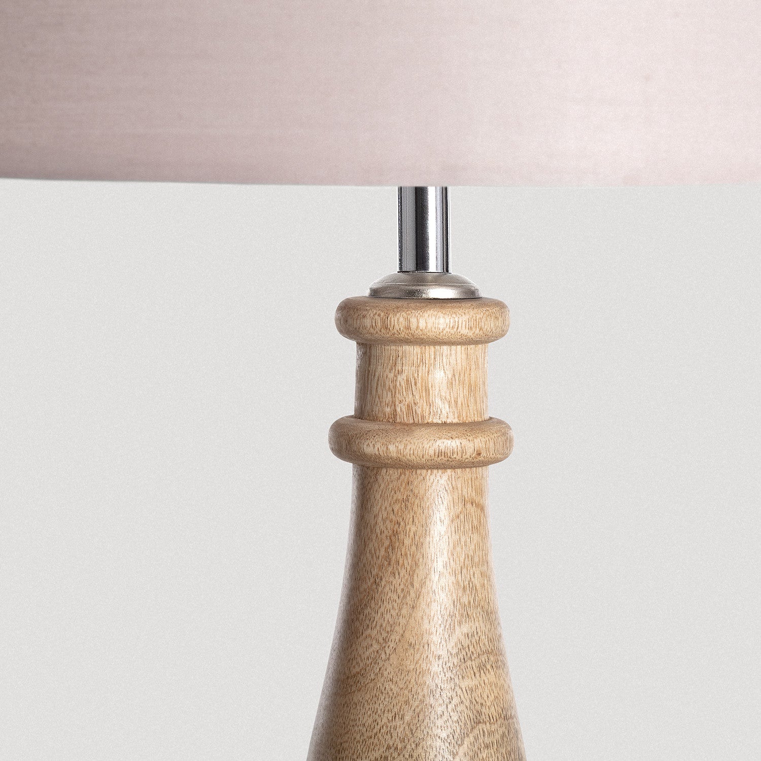 LÁMPARA DE MESA COLECCIÓN MENA, ELABORADA CON MADERA