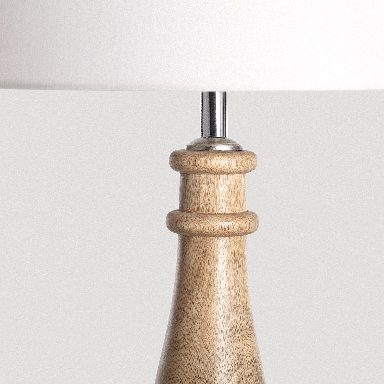 LÁMPARA DE MESA COLECCIÓN MENA, ELABORADA CON MADERA