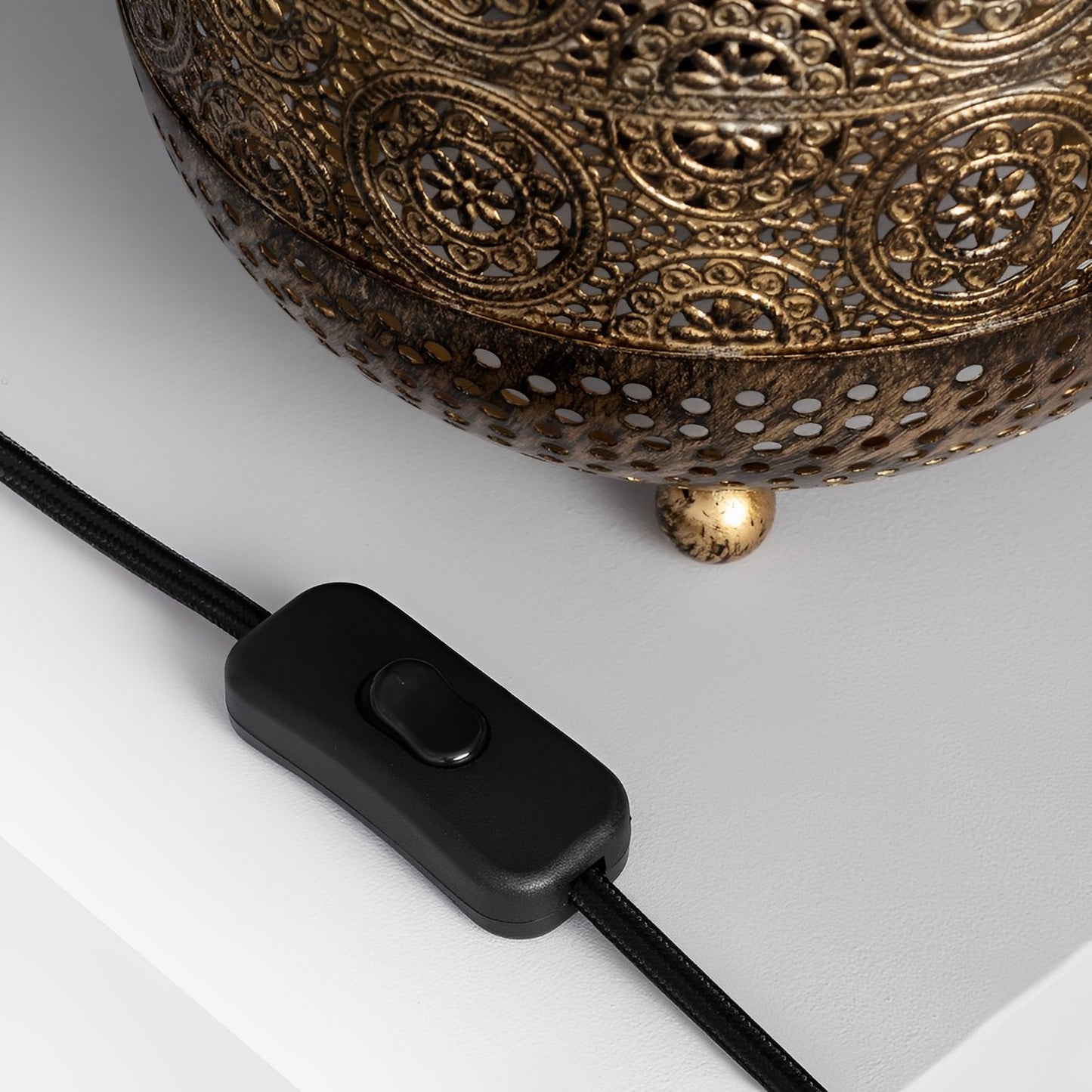 Lámpara de Mesa Indah | Diseño Premium | Aluminio Elegante