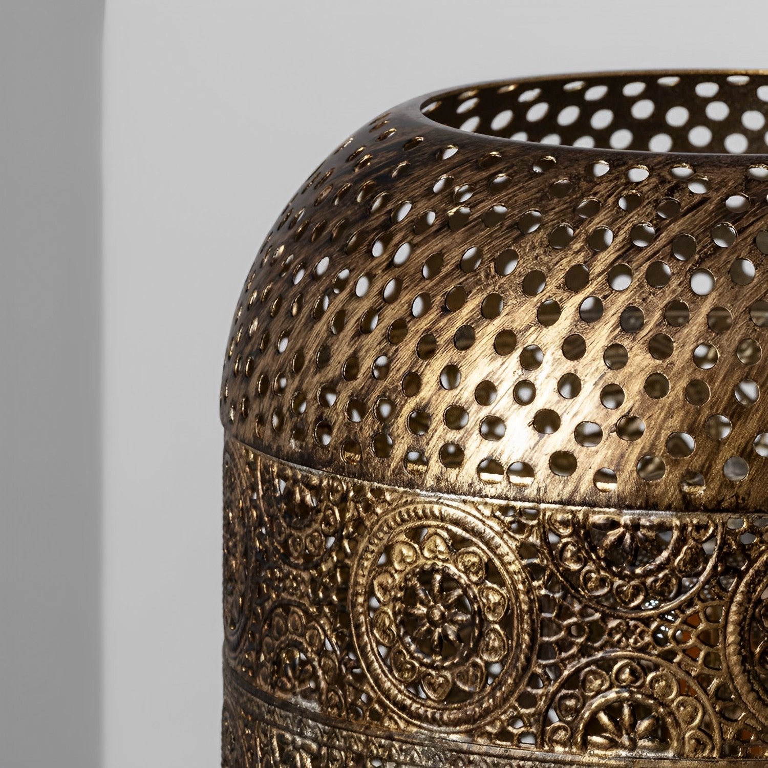 Lámpara de Mesa Indah | Diseño Premium | Aluminio Elegante