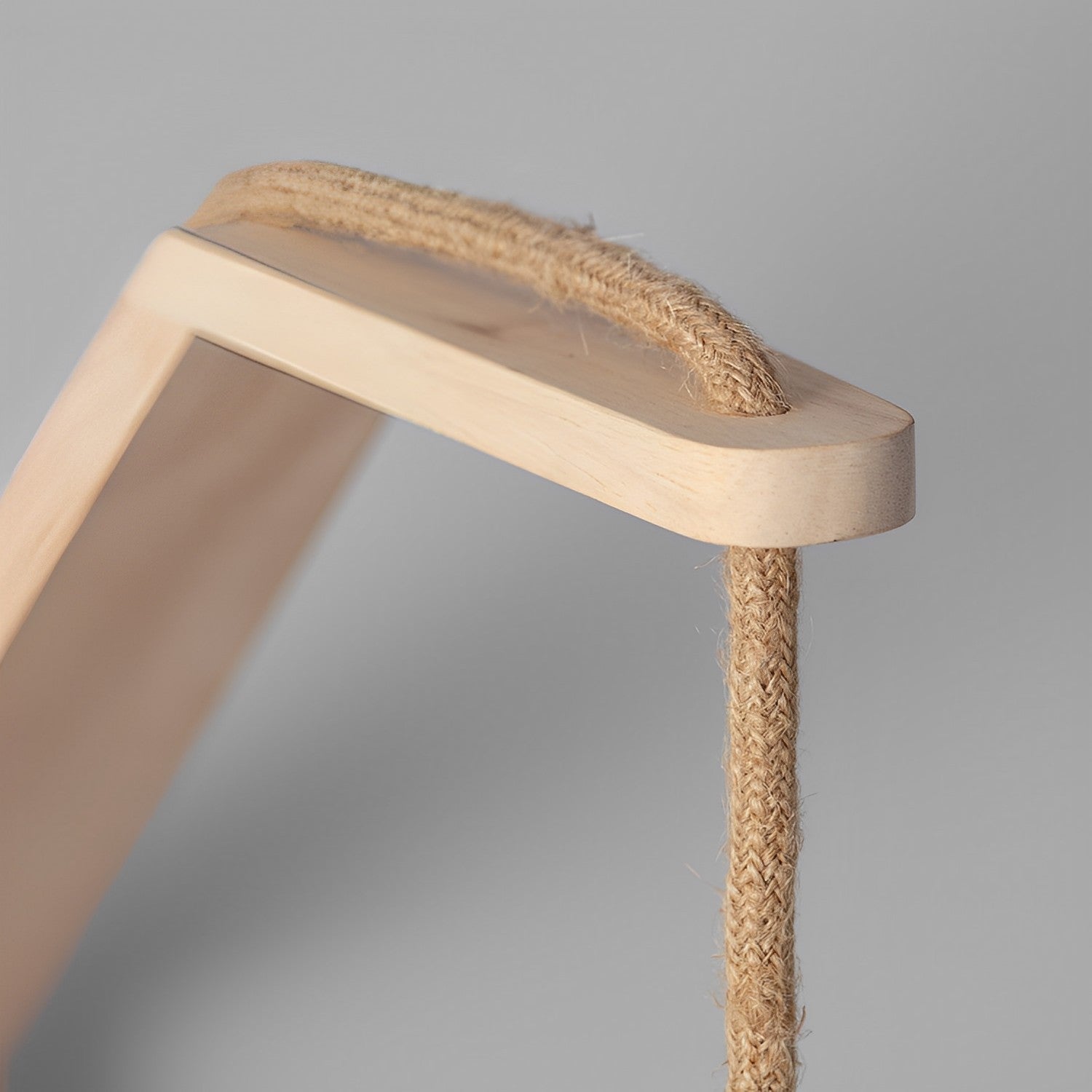 LÁMPARA DE PARED COLECCIÓN ASYA, ELABORADA CON MADERA Y TEXTIL
