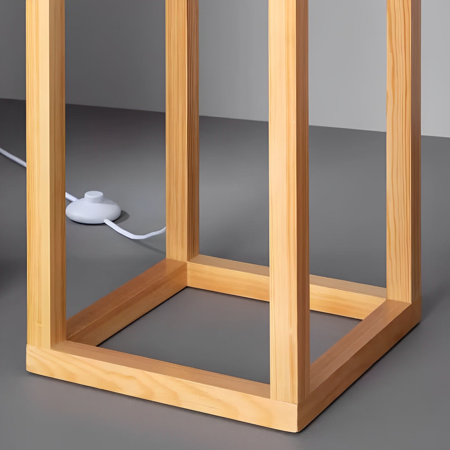 LÁMPARA DE PIE COLECCIÓN ARHAT, ELABORADA A MANO CON MADERA