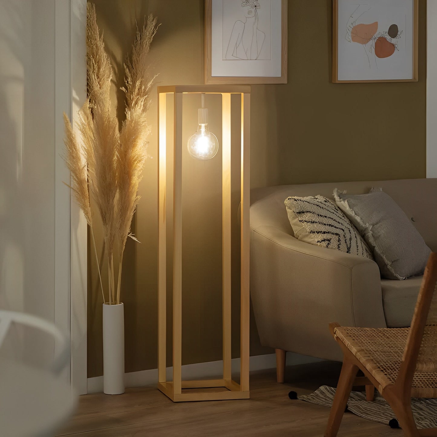 LÁMPARA DE PIE COLECCIÓN ARHAT, ELABORADA A MANO CON MADERA