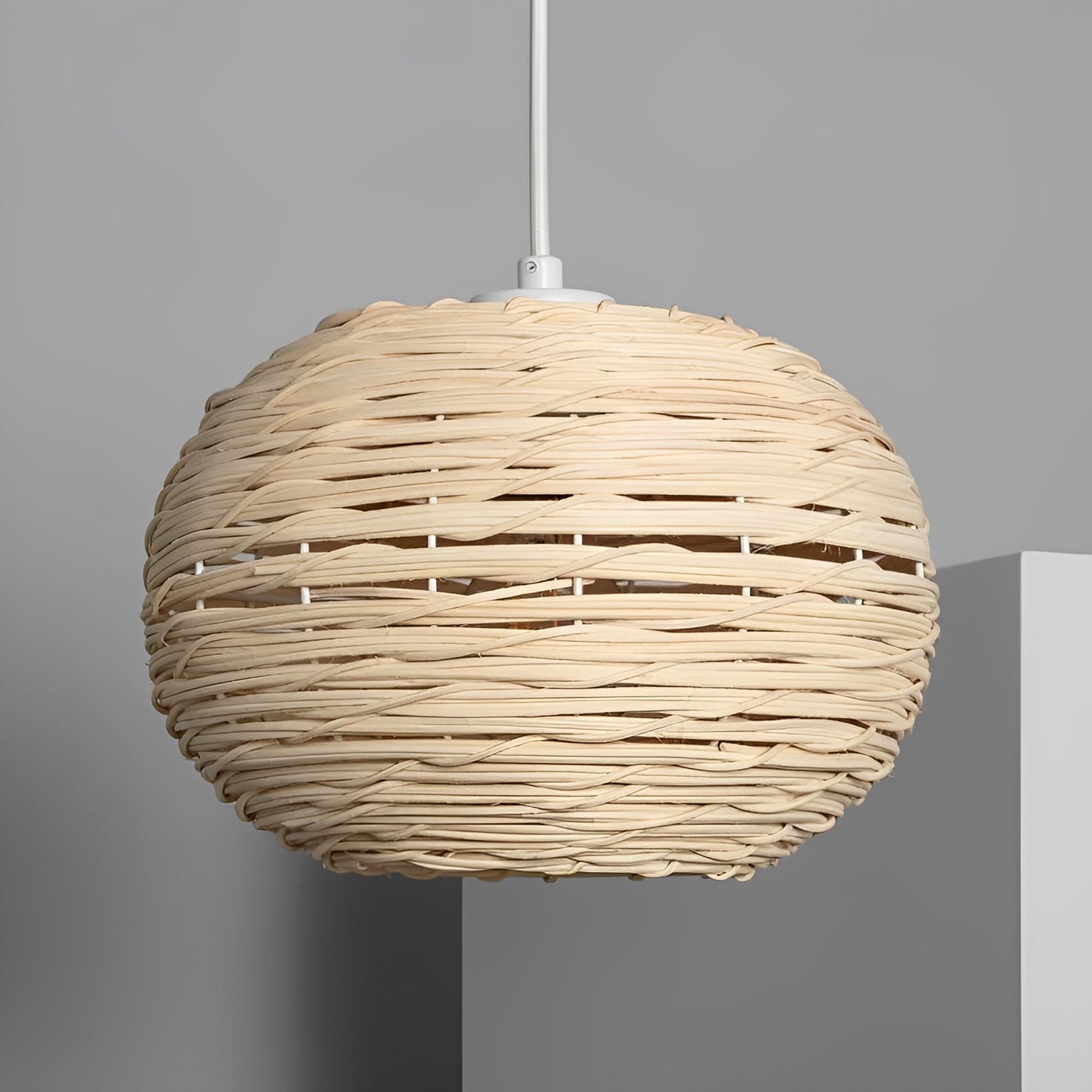 LÁMPARA COLGANTE DEWI, ELABORADA A MANO CON RATÁN NATURAL