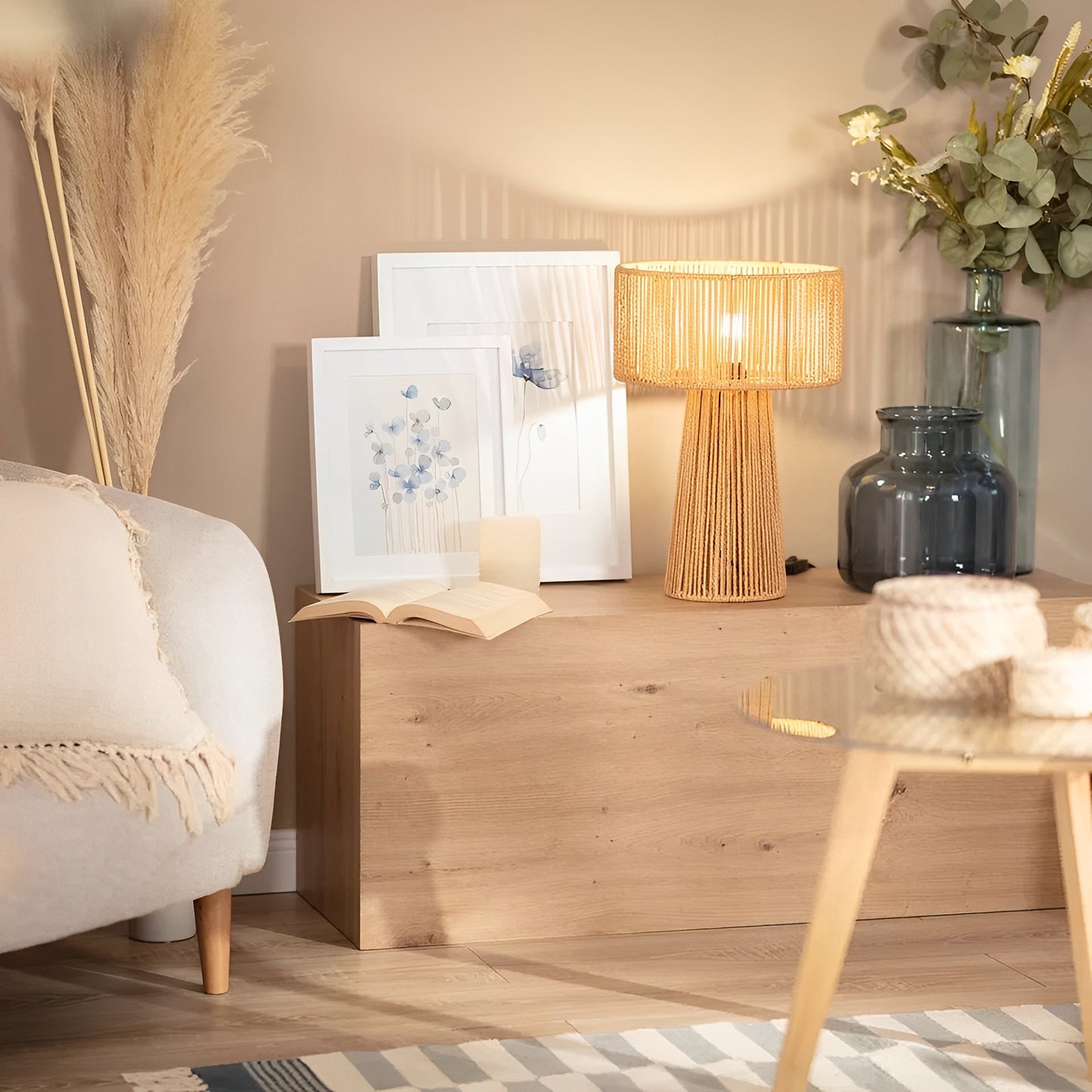 LÁMPARA DE MESA COLECCIÓN KARMA, ELABORADA A MANO CON PAPEL TRENZADO