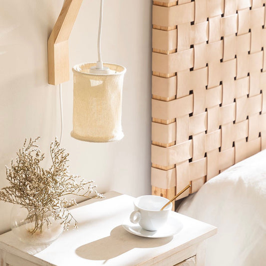 LÁMPARA DE PARED COLECCIÓN ASYA, ELABORADA CON MADERA Y TEXTIL