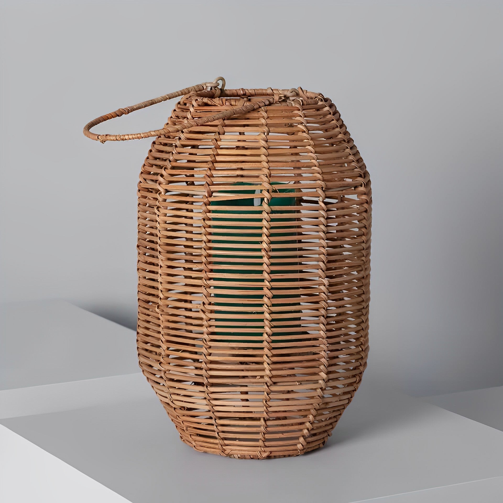 LÁMPARA DE SUELO COLECCIÓN DHARMA, ELABORADA A MANO CON RATÁN NATURAL
